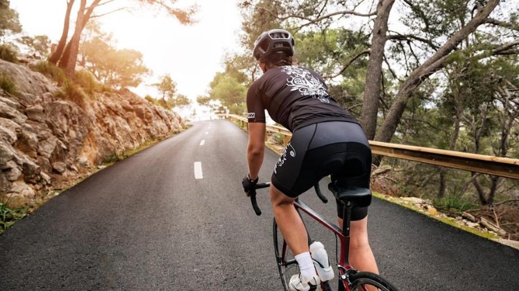 Aksesoris Penting Yang Dibutuhkan Saat Bersepeda, Bukan Hanya Buat Gaya Saja